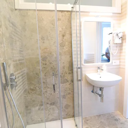 La Terrazza Sugli Dei 2 アパート アジェーロラ